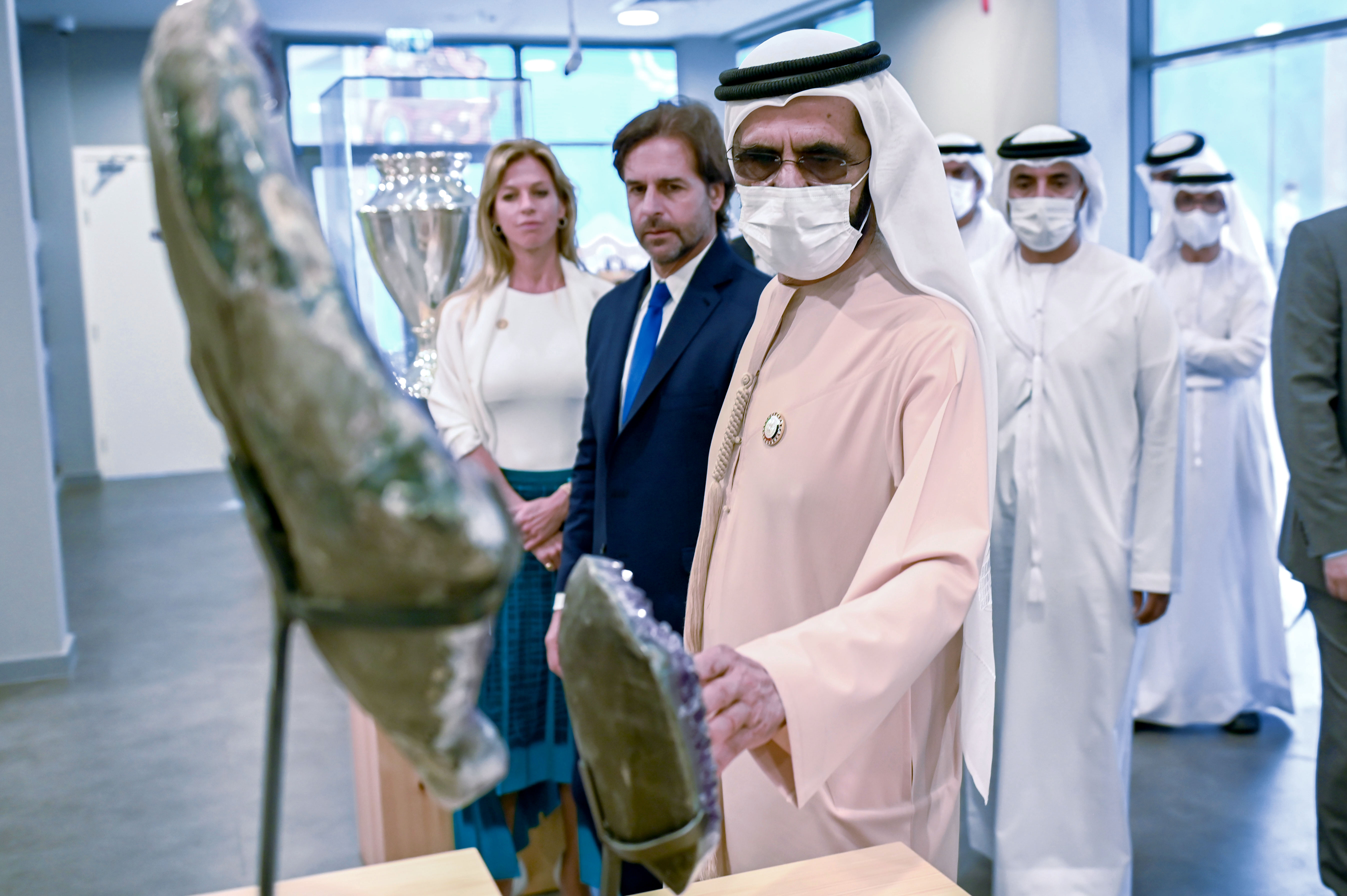 Mohammed bin Rashid se reúne con el presidente de Uruguay y recorre el Pabellón de Panamá en la Expo 2020 Dubái