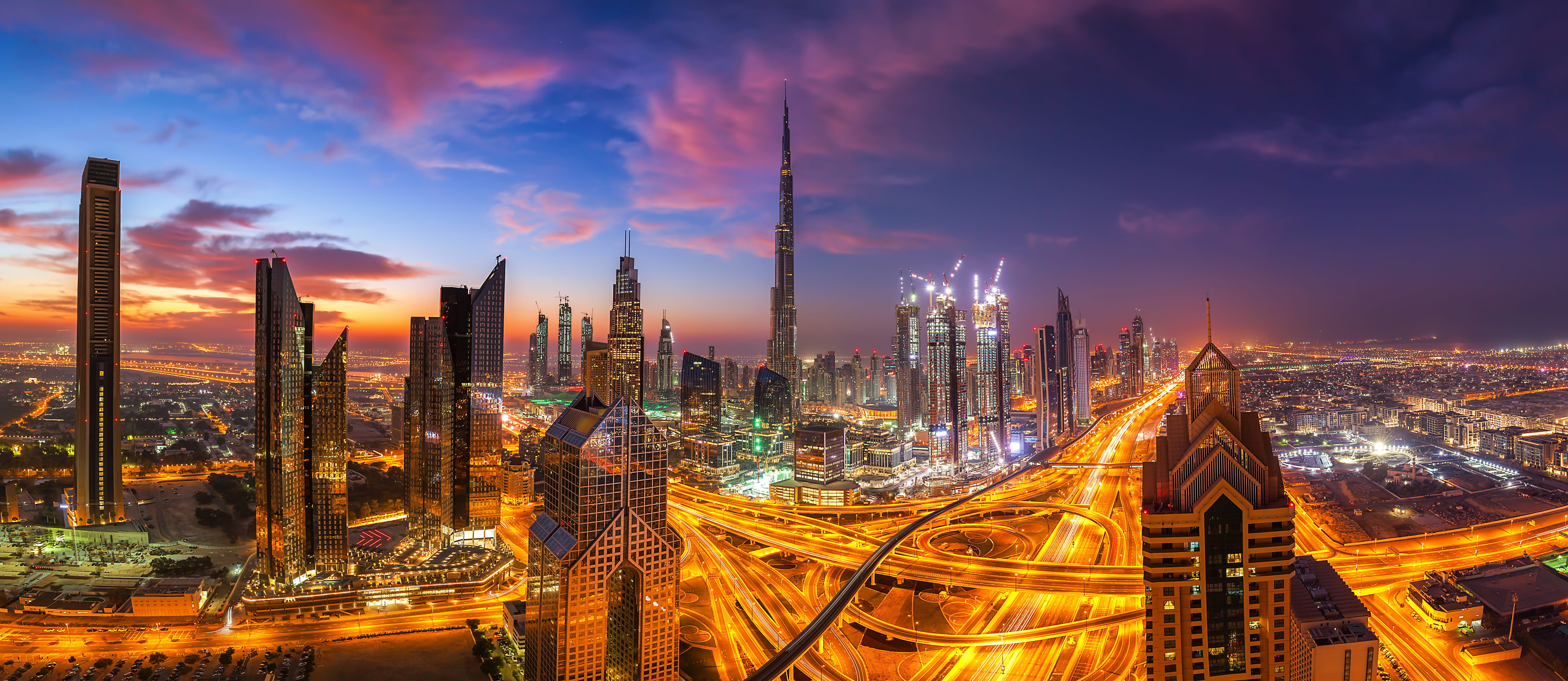 Dubai_shutterstock_697481659